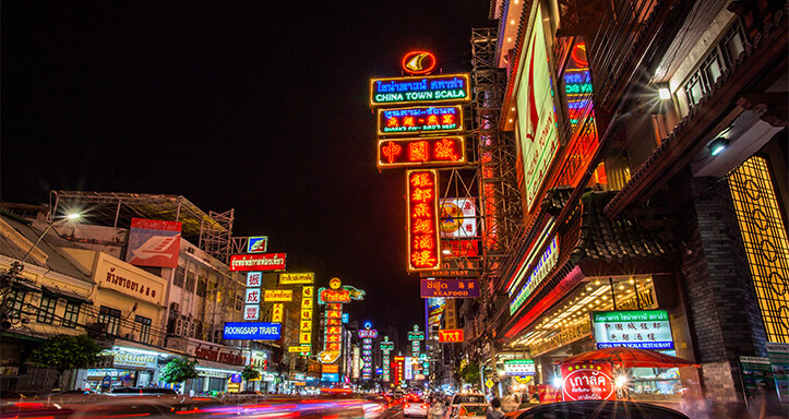 Straße in Bankok bei Nacht