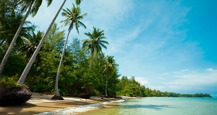 Tropischer Strand von Khao Lak